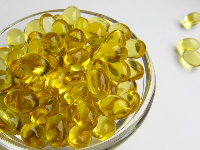 코로나 확진 후 치료 후기 2 vitamin 코로나가 유행한지 수 년이 지나갔다. 빨리 끝나서 일상으로 되돌아 가고 싶은 마음은 언제나 한결 같다.최근에 코로나 확진된 후 나름대로 적용해 본 치료 후기를 남겨 보려고 한다. 코로나 접종은 3차까지 맞았다. 확진되기 3일 전부터 목에 가래가 끼고 목이 칼칼했다.확진되기 전날 고열은 없었고 목부터 붓기 시작하면서 온몸이 맞은 듯이 아팠고 기분도 나빴다. 감기 초기에 오실 오실 추운 기운도