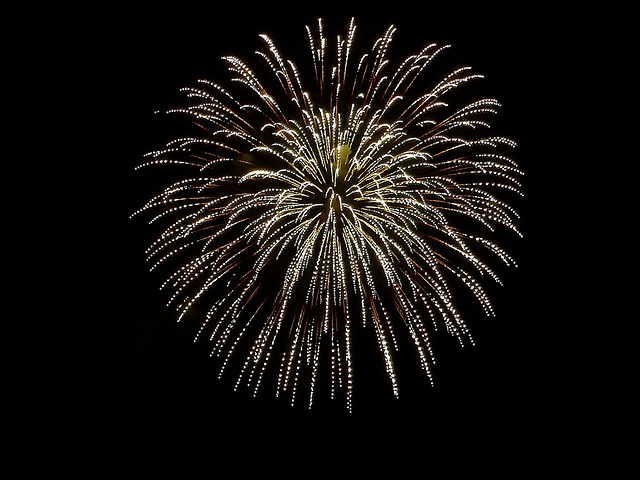 불꽃 놀이를 보는 꿈 1 fireworks 1039823 640 일반적으로 불꽃 놀이를 보는 꿈은 불꽃 놀이를 보는 꿈은 축하, 기쁨, 축제의 의미를 담고 있습니다. 불꽃이 크고 아름답게 밤하늘을 수 놓았다면 그 만큼 축하를 하는 것을 보거나 축제나 연회에 초대되어 아름다운 광경을 볼 기회가 생깁니다. 감정적으로 억눌리거나 우울한 경우 현실에서 겪에 되는 억울한 감정, 억압된 상황, 욕구의 불만이 꿈에서 시원하게 해결되기를 바라는 형태로 나타나기도 합니다.